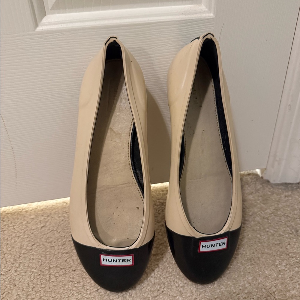 Hunter Cream and Black Flats for Everyday Comfort